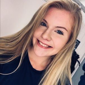 Meet your Posher, Elise